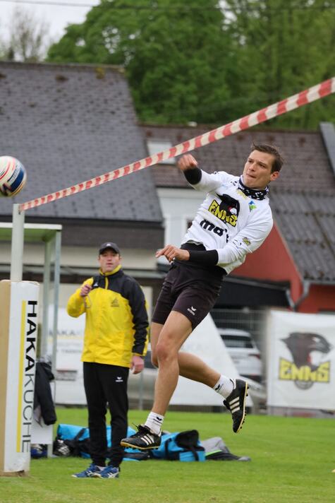 Enns-Angreifer Gustav Gürtler und sein Team wollen in der Faustball Bundesliga der Männer weiterhin um die Finalplätze mitkämpfen. (Foto: Thomas Dazinger)