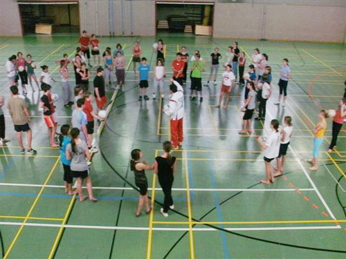 2 x 80 SchülerInnen bei Faustball-Workshop im BG Villach
